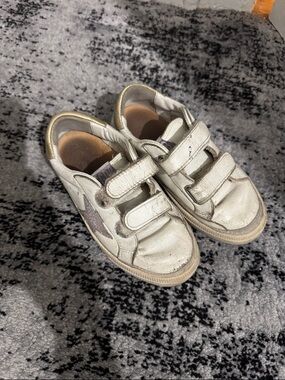Golden Goose Kids White Leather Sneakers with Gold Trim and Gray Star